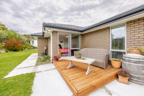 Photo of property in 11 Pohutukawa Drive, Eskdale, Napier, 4182