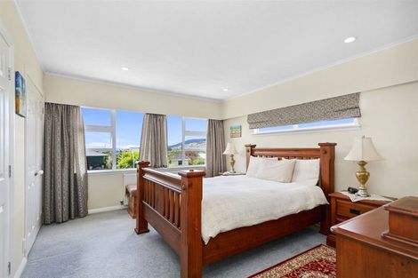 Photo of property in 39 Sunrise Boulevard, Tawa, Wellington, 5028