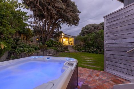 Photo of property in 121 The Parade, Paekakariki, 5034