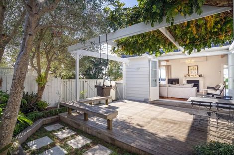 Photo of property in 6 Richmond Avenue, Northcote Point, Auckland, 0627