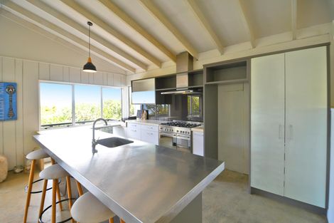 Photo of property in 17 Wonderview Road, Leigh, 0985