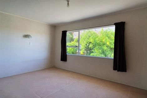 Photo of property in 1/8 Strabo Place, Windsor Park, Auckland, 0632