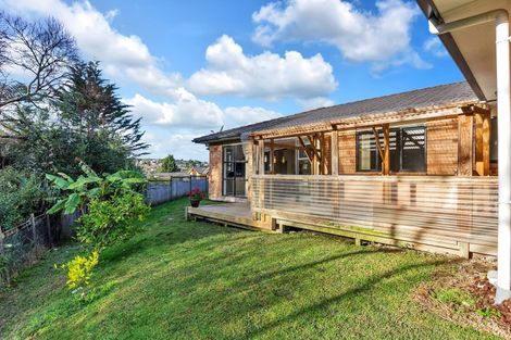 Photo of property in 37 Cartmel Avenue, Massey, Auckland, 0614