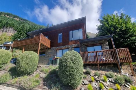 Photo of property in 35 Arawata Terrace, Fernhill, Queenstown, 9300