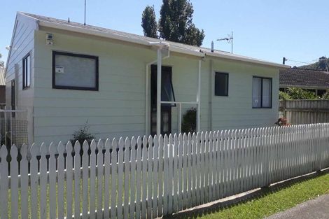 Photo of property in 2/1 Glenbrook Grove, Naenae, Lower Hutt, 5011