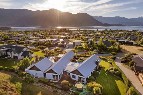 Photo of property in 70 Forest Heights, Wanaka, 9305
