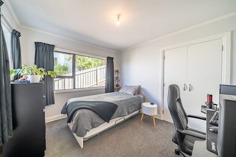 Photo of property in 11 Chastudon Place, Tawa, Wellington, 5028