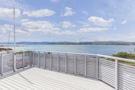 Photo of property in 283 Karaka Bay Road, Karaka Bays, Wellington, 6022