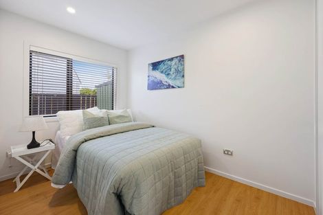 Photo of property in 2/30 Eastern Beach Road, Eastern Beach, Auckland, 2012