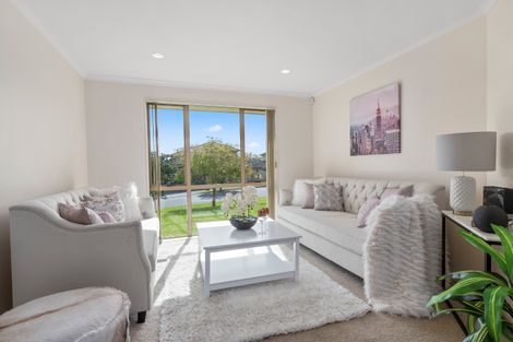 Photo of property in 37 Nimstedt Avenue, Oteha, Auckland, 0632