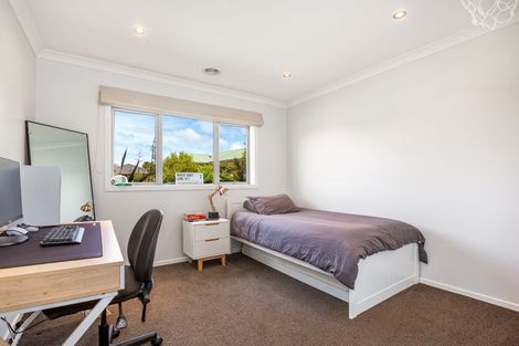 Photo of property in 17 Dusky Crescent, Aotea, Porirua, 5024