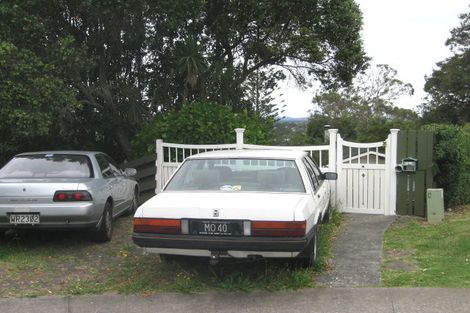 Photo of property in 52 Valley View Road, Glenfield, Auckland, 0629