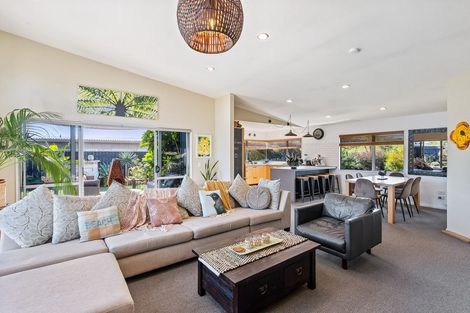 Photo of property in 30 Pharazyn Avenue, Waikanae Beach, Waikanae, 5036