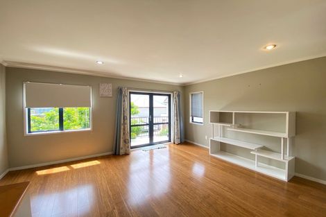 Photo of property in 14 Vicente Place, Oteha, Auckland, 0632