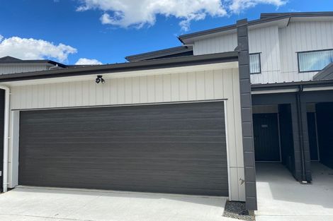 Photo of property in 4/60 Hayfield Way, Karaka, Papakura, 2580