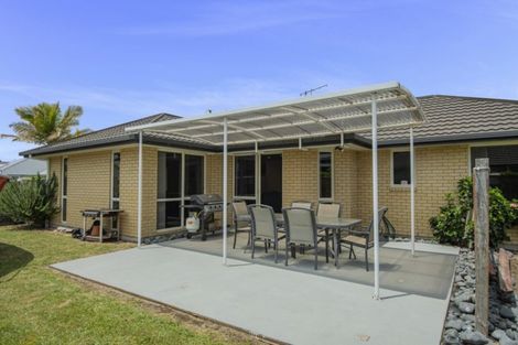 Photo of property in 27 Bermuda Place, One Tree Point, 0118