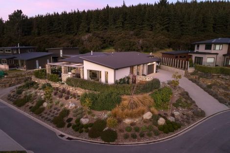Photo of property in 16 Edgewood Place, Wanaka, 9305