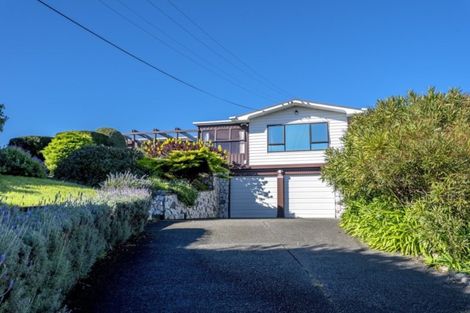 Photo of property in 18 Kawau Grove, Waikanae Beach, Waikanae, 5036