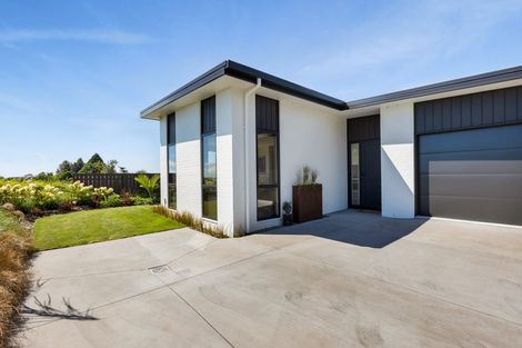 Photo of property in 12 Greenpath Lane, Hurworth, New Plymouth, 4310