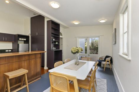 Photo of property in 21 The Parade, Island Bay, Wellington, 6023