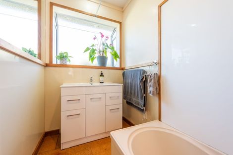 Photo of property in 18 Coates Street, Tawa, Wellington, 5028