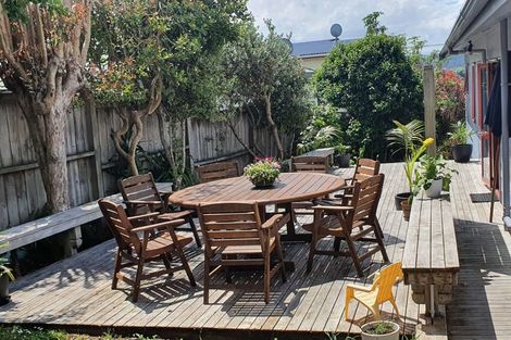 Photo of property in 39a Pohutukawa Avenue, Red Beach, 0932