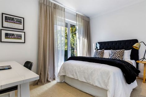 Photo of property in 111a Saint Andrews Square, Strowan, Christchurch, 8052