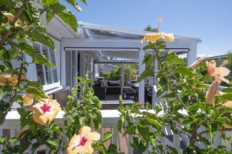 Photo of property in 30 Ladies Mile, Manly, Whangaparaoa, 0930