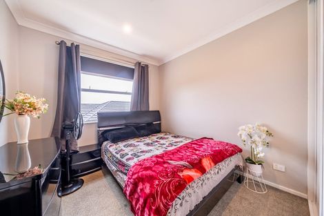 Photo of property in 31 Percy Kinsman Crescent, Riverstone Terraces, Upper Hutt, 5018