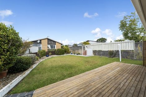 Photo of property in 2/9 Annette Avenue, Te Atatu South, Auckland, 0610