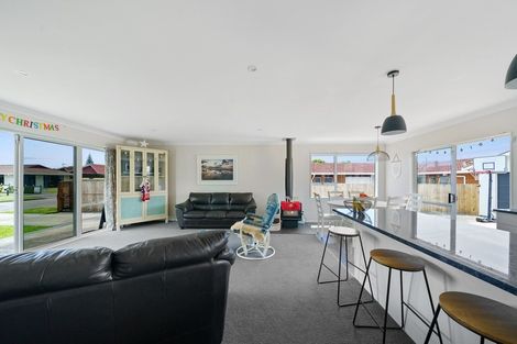 Photo of property in 21 Belvedere Avenue, Waikanae, 5036