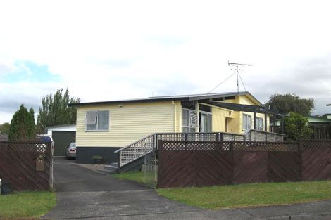 Photo of property in 84 Rosewarne Crescent, Glendene, Auckland, 0602