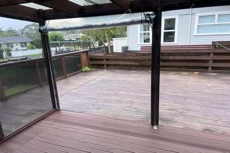 Photo of property in 35 Lantana Road, Green Bay, Auckland, 0604