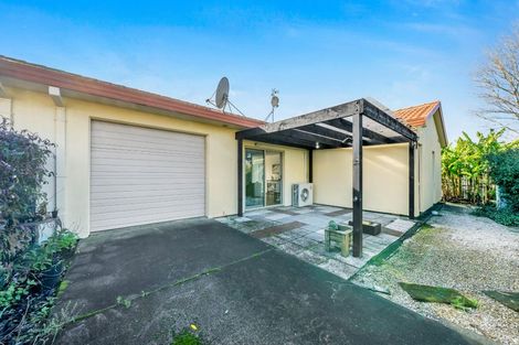 Photo of property in 2 Lockington Avenue, Henderson, Auckland, 0612