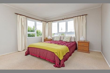 Photo of property in 40 Valley View Road, Glenfield, Auckland, 0629