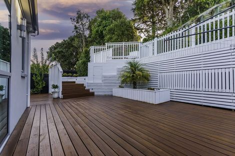 Photo of property in 28 Leburn Crescent, Flat Bush, Auckland, 2016