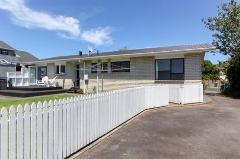 Photo of property in 60 Karina Road, Merrilands, New Plymouth, 4312
