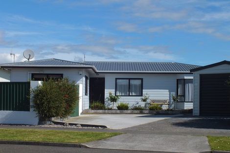 Photo of property in 87 Hillcrest Drive, Kelvin Grove, Palmerston North, 4414