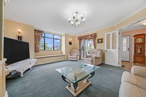 Photo of property in 5 Figtree Terrace, Goodwood Heights, Auckland, 2105