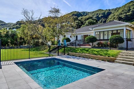 Photo of property in 68 Cheviot Road, Lowry Bay, Lower Hutt, 5013