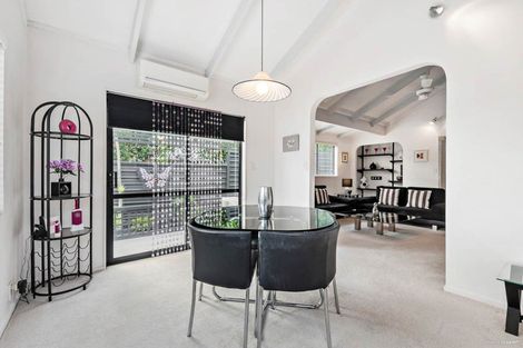 Photo of property in 2/17 Pax Avenue, Forrest Hill, Auckland, 0620