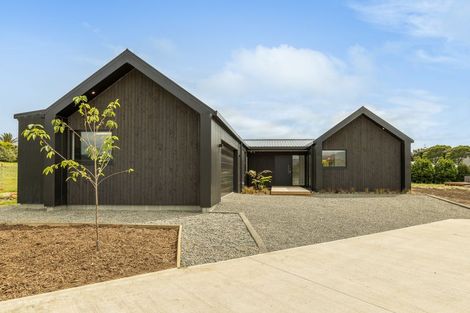 Photo of property in 35 Titoki Road, Waikanae Beach, 5036