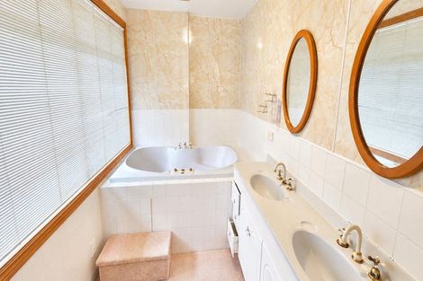 Photo of property in 21 Waipuia Place, Greenhithe, Auckland, 0632
