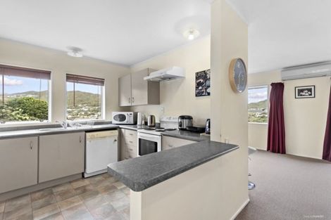 Photo of property in 2/30 Percy Dyett Drive, Karori, Wellington, 6012