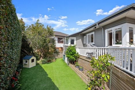 Photo of property in 2/46 Gladstone Road, Northcote, Auckland, 0627
