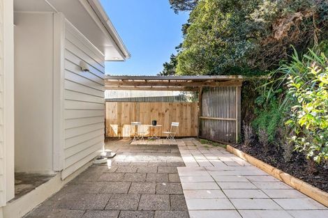 Photo of property in 11 Lomond Street, Newlands, Wellington, 6037