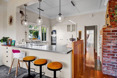 Photo of property in 187 South Road, Hawera, 4610