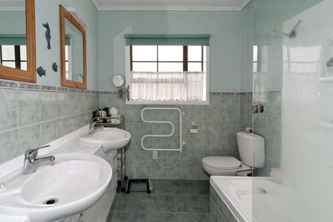 Photo of property in 131 Connell Street, Blockhouse Bay, Auckland, 0600