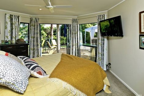 Photo of property in 8 Almond Grove, Greenhithe, Auckland, 0632