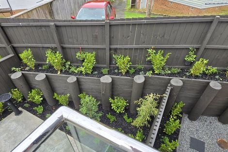 Photo of property in 7/13 Fairdale Place, Birkdale, Auckland, 0626